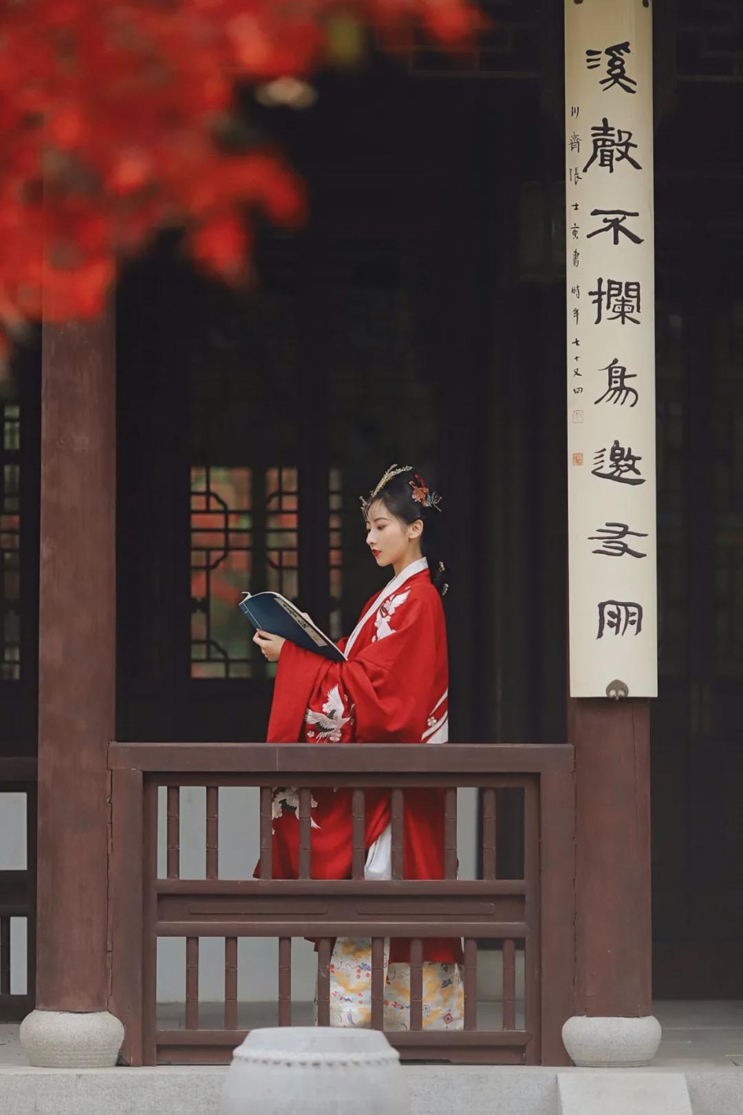摄影|汉服小仙女：历添新岁月，福满旧山河