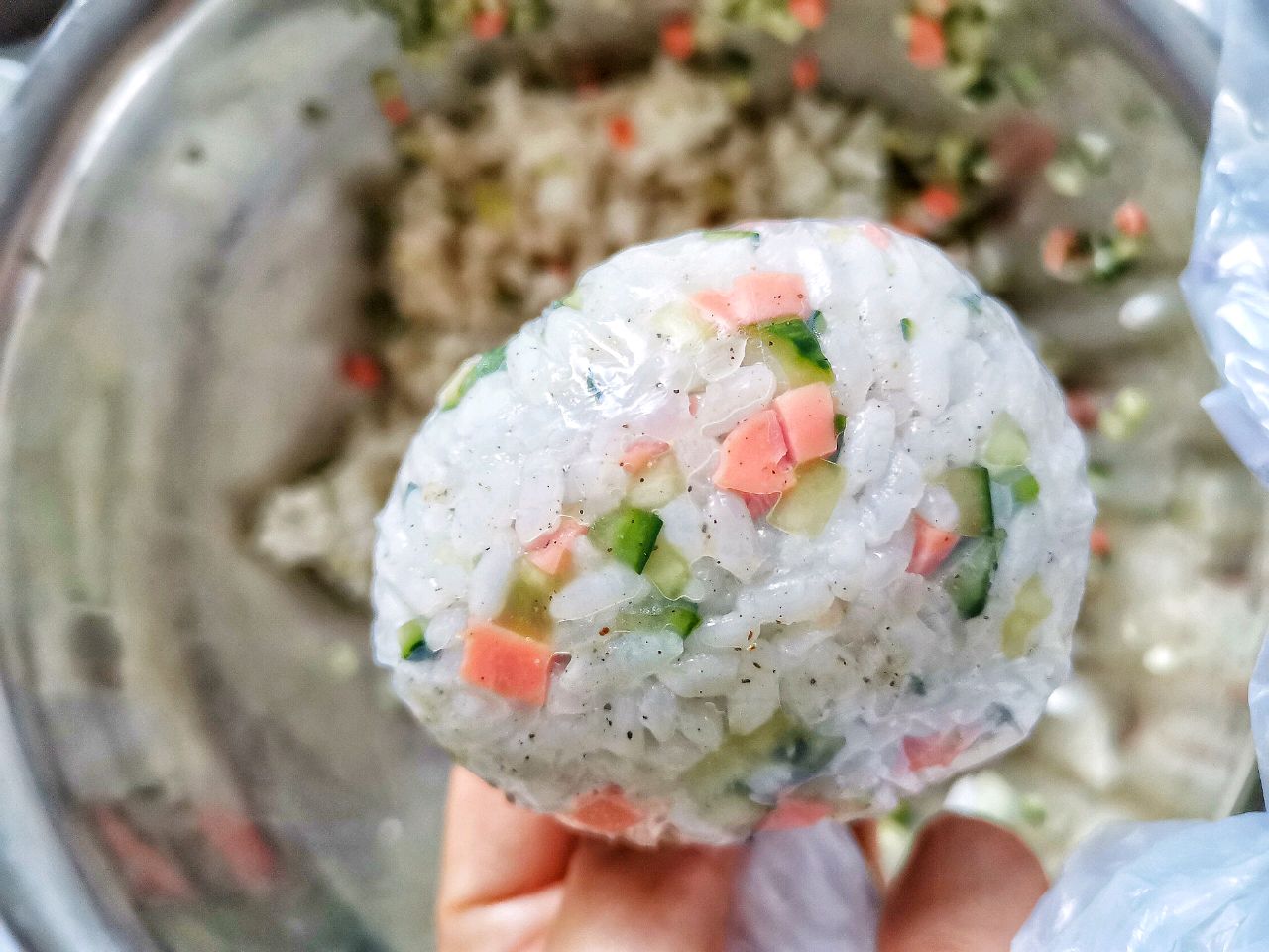 米饭加肉松加海苔的饭团 1983ab3e700743919638618c1b075dc2.jpeg