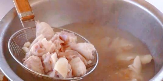 猪脚怎么煮软烂好吃 1f64cb06863c4dddbd6dae68134ef317.jpeg