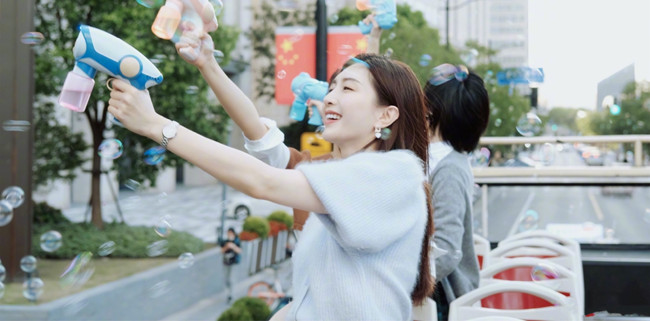 江疏影|江疏影这次要逆袭！穿牛仔装换衣似变魔术，彻底摆脱时尚绝缘体质