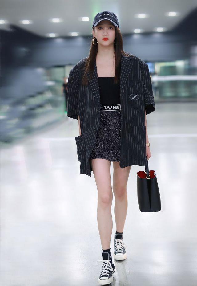 时尚|关晓彤的现场图，终于不再灾难！原因是这套礼服裙