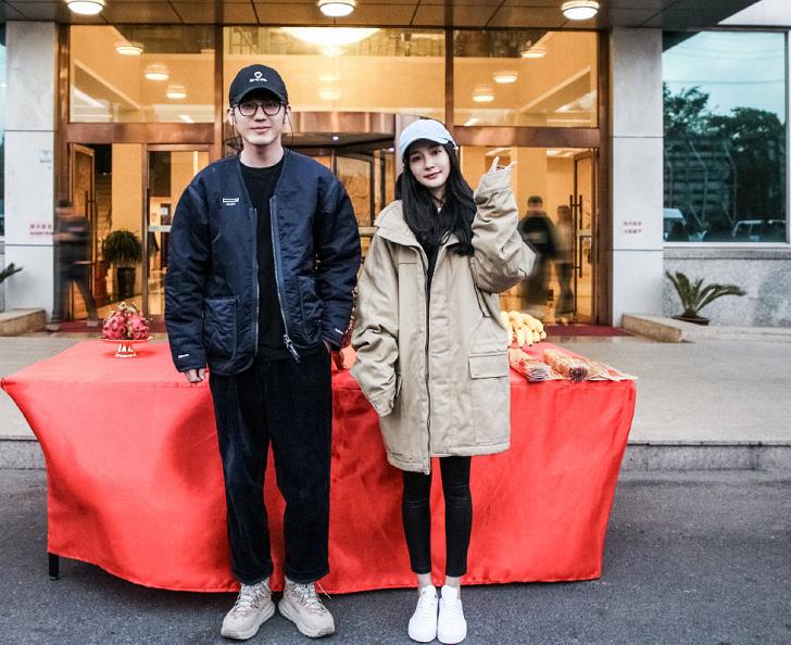 身材|杨幂新戏开机又穿“无痕裤”，小腿成功抢镜，网友：比我胳膊还细