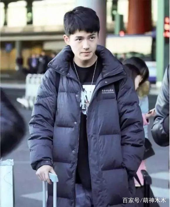 校服|中戏校服成最IN时尚单品！众多明星抢着穿，代购一件难求！