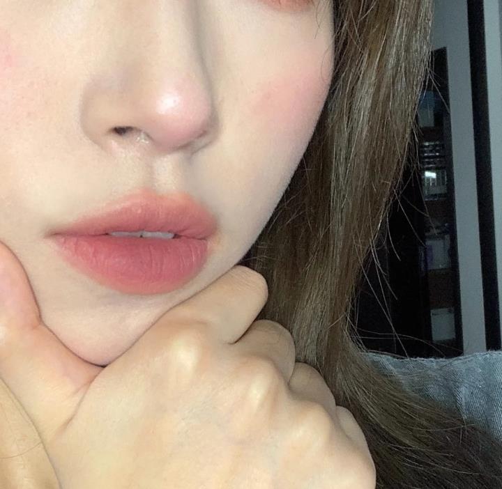 姐妹|黄皮姐妹“必入”口红！卡婷温柔显气质，im meme自然高级