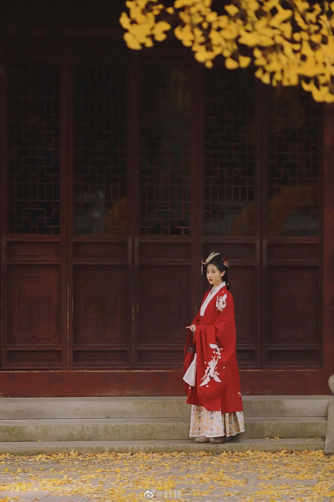 摄影|汉服小仙女：历添新岁月，福满旧山河