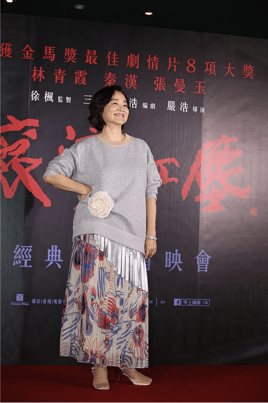 林青霞|林青霞不畏惧变老，即使脸上皱纹明显身材发福，穿搭也照样高贵