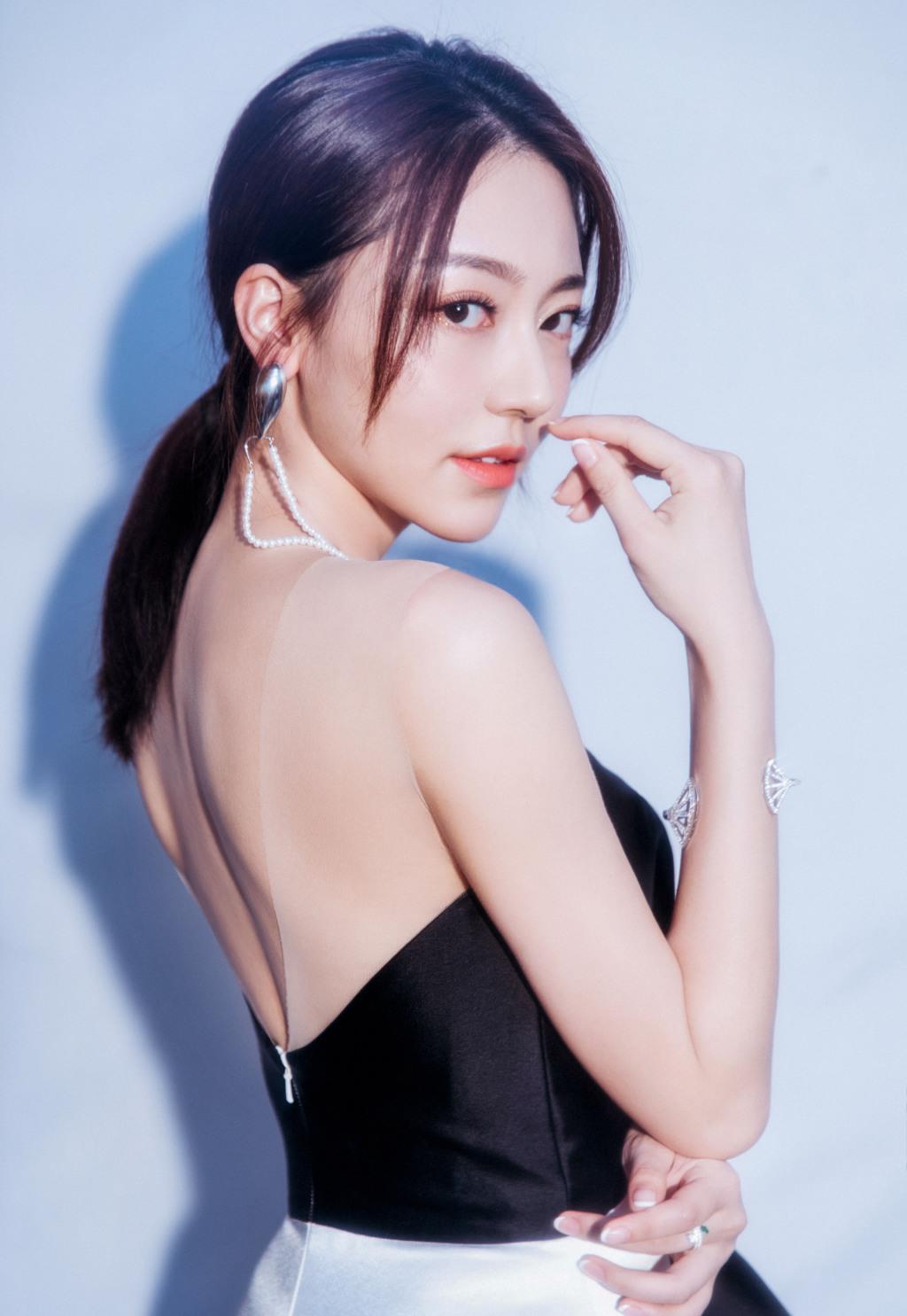 身材|今天的邹凯和高蜜离婚了吗？看黄梦莹戏里戏外，演绎时尚穿搭