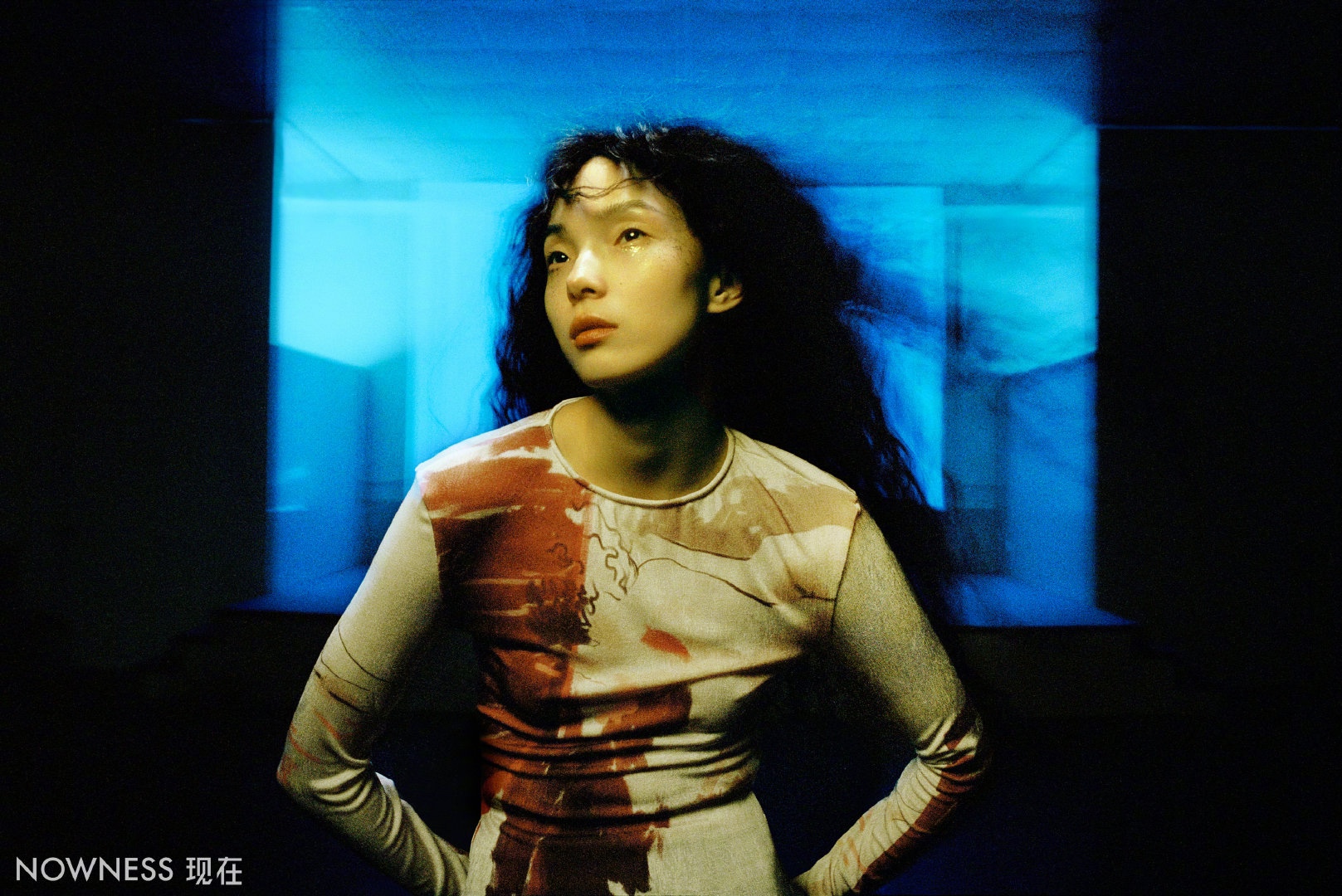 黑色|31岁雎晓雯又美又飒,走下t台的她,带给我们不一样时尚潮搭!