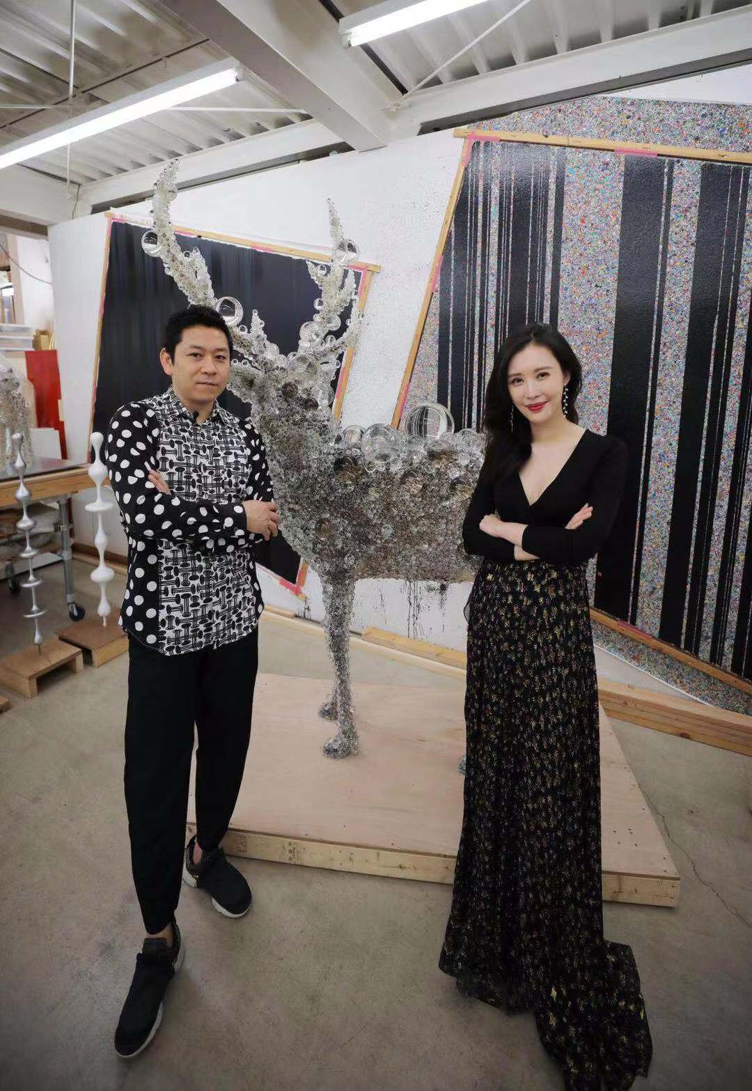 身材|王石小30岁娇妻真会穿，穿印花旗袍配红高跟，窈窕精致太有女人味