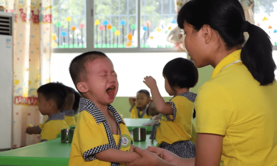 办学|幼儿园招生遇冷，从报名靠抢到“一孩难求”，中间经历了什么？