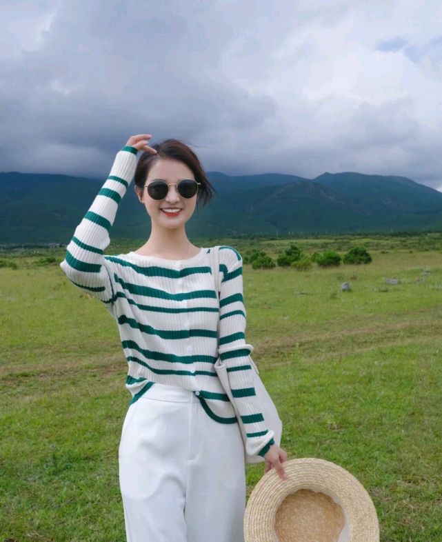卫衣|女生就该美美的，日常穿搭也要穿出高级感，才能展现出自身的魅力