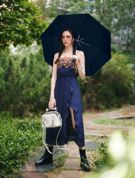 感觉|马丁靴的时尚再回归！再好穿也有翻车的时候，这几种组合最百搭