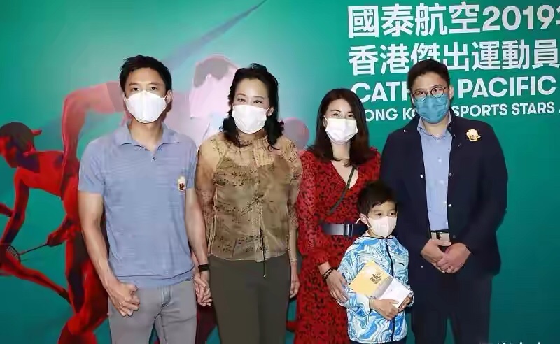 真丝|郭晶晶真孝顺给婆婆庆生,63岁婆婆穿丝绸裙满脸福相,同框像闺蜜