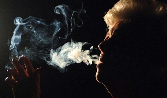 毒素|这4个“加快衰老”的行为，男性要少做，能忍则忍