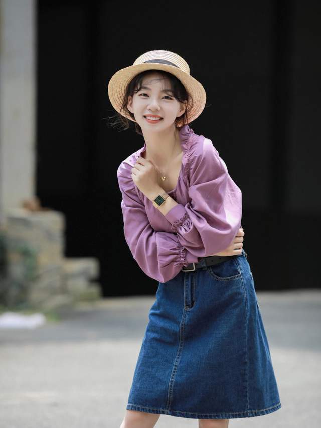 下半身|会穿的人那么多，要怎样穿才不逊色呢？衬衫＋ 牛仔裙简约时尚