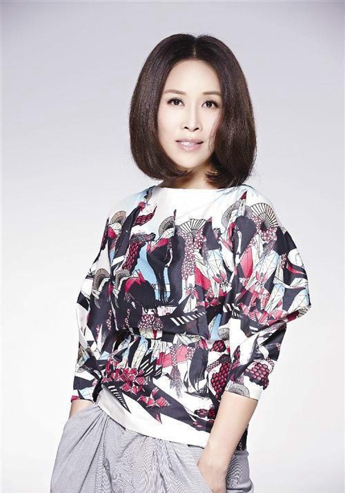 一身|娱圈四美同框，有人穿西装有人穿短袖只有那英一身貂，着实太尴尬