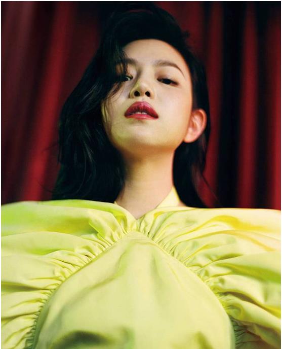 荧光|陈妍希这组复古大片厉害，荧光绿配荧光红，跨越时代的“垮”气质