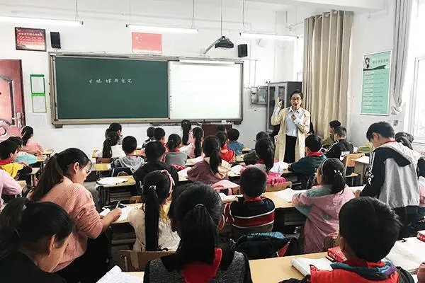 长宁|民办学校招生依旧如火如荼，公办学校的延时服务真的能挽救局面么