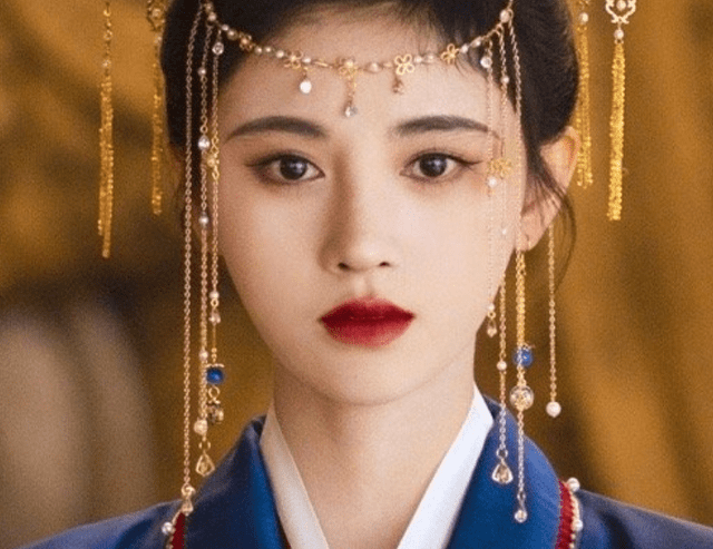 服装|鞠婧祎《花戎》出路透，古装造型不再千篇一律，连眼妆也都换了！