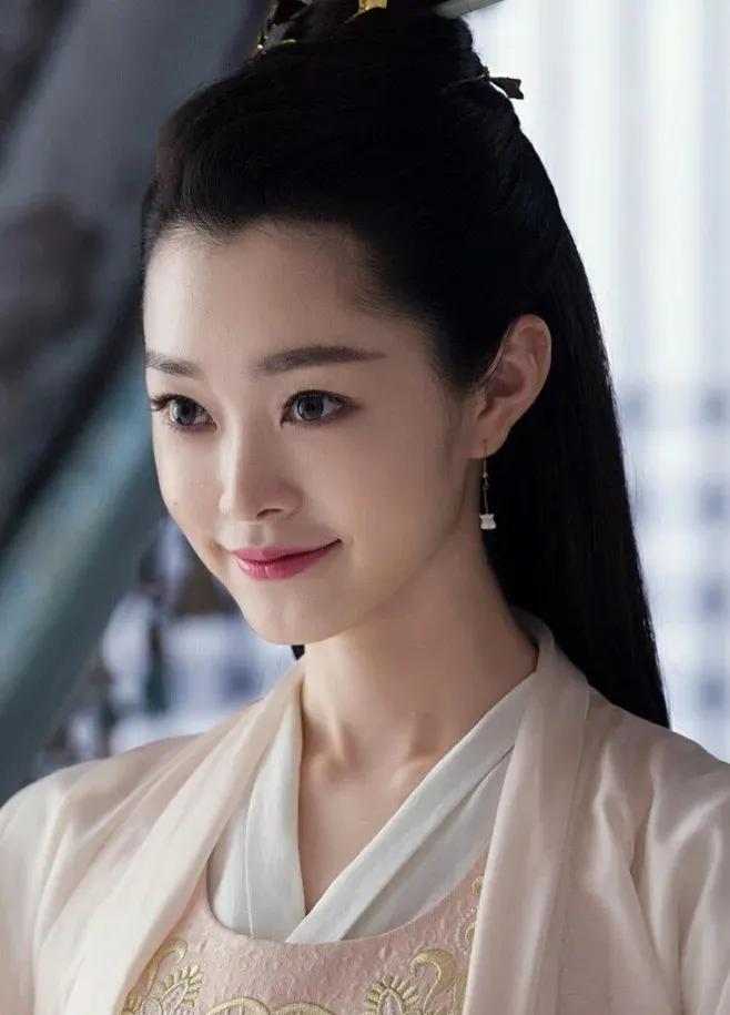 发型|她当了25年亚洲女神，换了个发型却让滤镜碎一地！