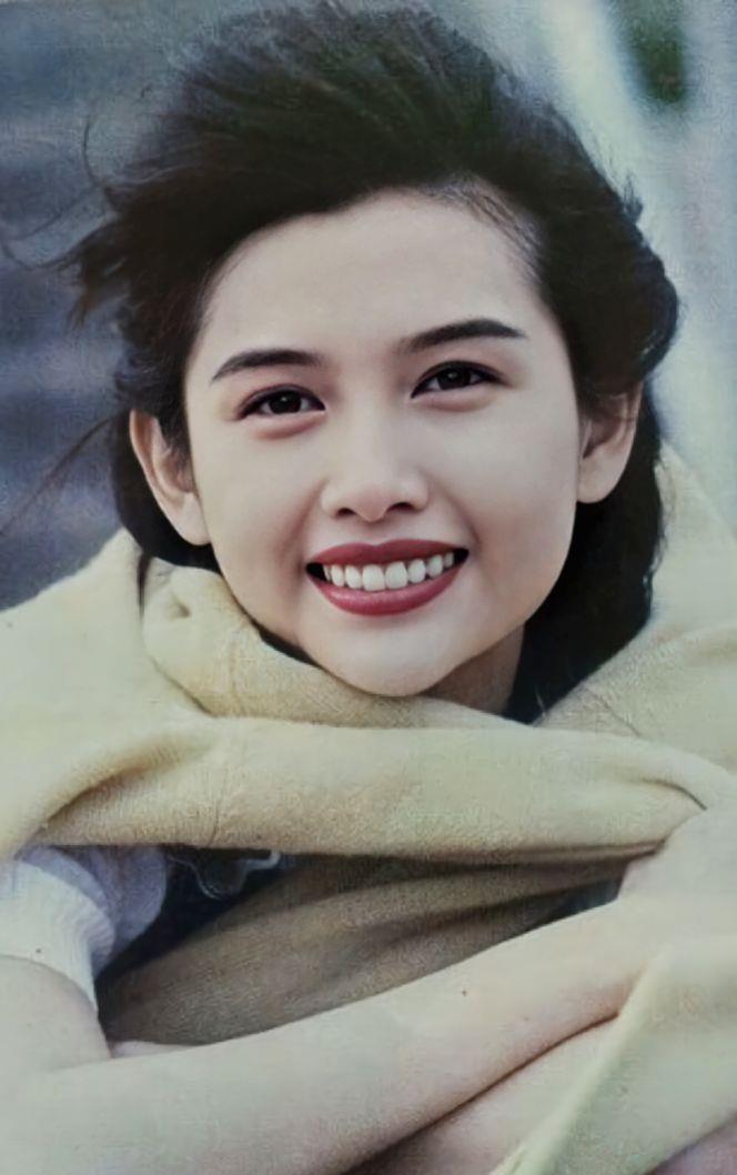 下巴|放到如今“露牙龈”早被嫌弃了，可30年前，她却是“港颜”的门面