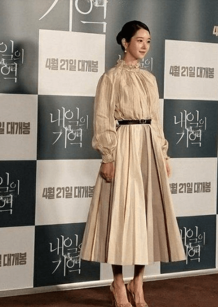 设计|“水蛇腰”徐睿知穿连衣裙,依旧遮掩不住腰细,颜值能碾压众女星