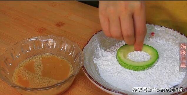 蔬菜|最近很火的懒人早餐饼,2块钱能做一大盘,少油健康,全家抢着吃