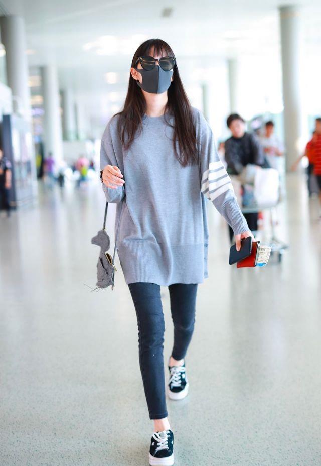 女神|33岁的赵丽颖，一袭白色长裙温婉大气，女神形象又被颠覆了