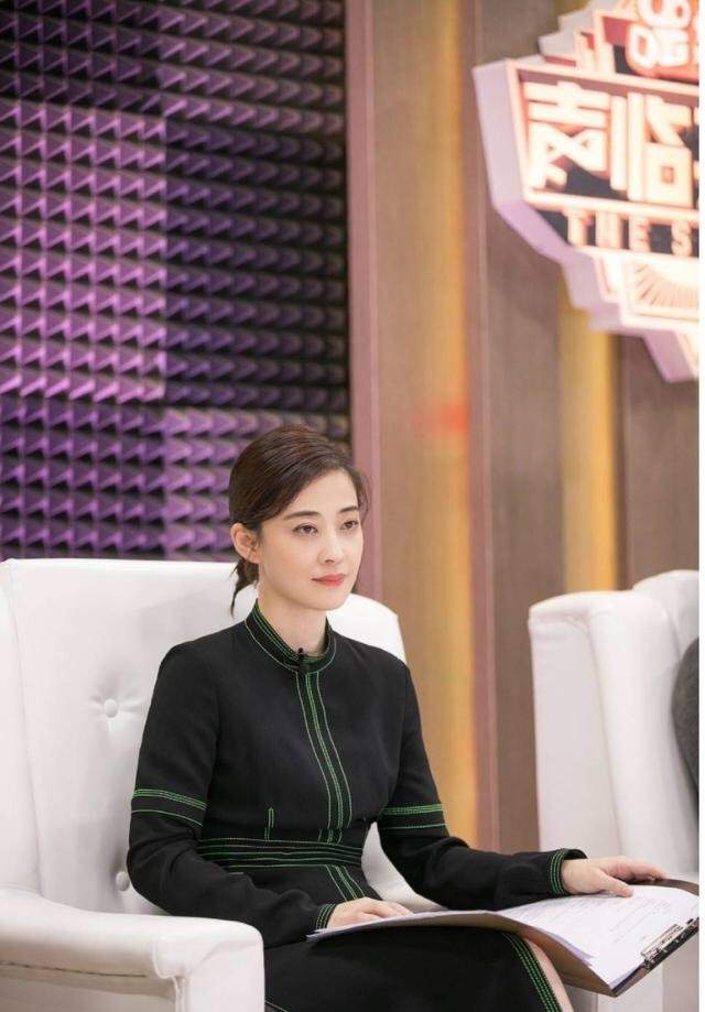 条纹|梅婷美出新高度，黑色条纹裙比模特还高级，妥妥的女性穿搭模板