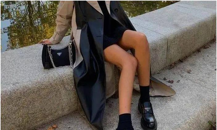 整体|不要穿船袜了，土气还显胖，聪明人都穿中筒袜，萝卜腿有救了