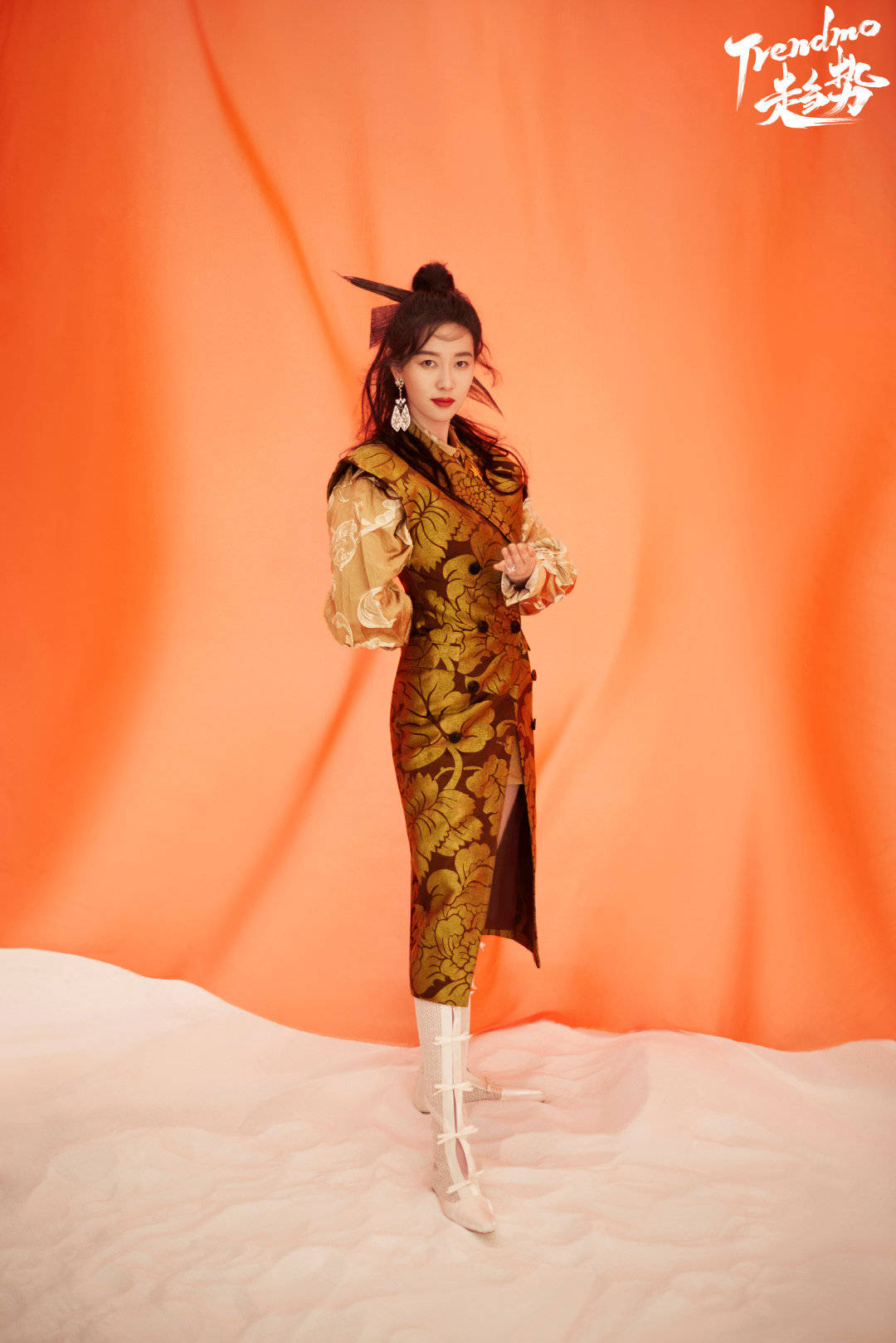 亮点|金牌剑客孙一文拍时尚大片，又美又飒有了女侠风采，气质不输明星