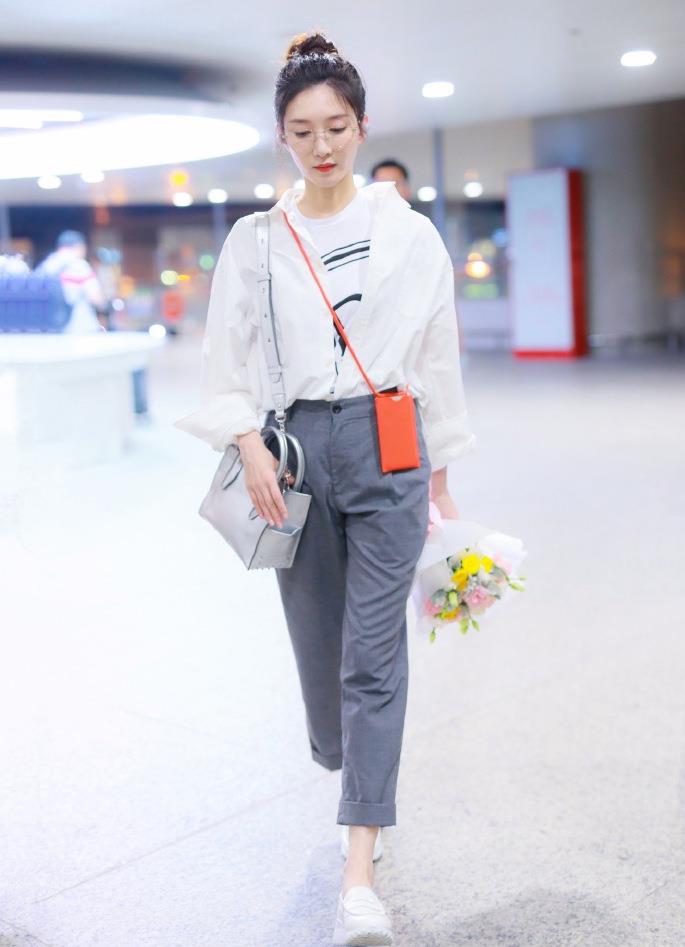 身材|“直男斩”白衬衫必须要有！宋祖儿变身“德善”，大表姐难掩霸气