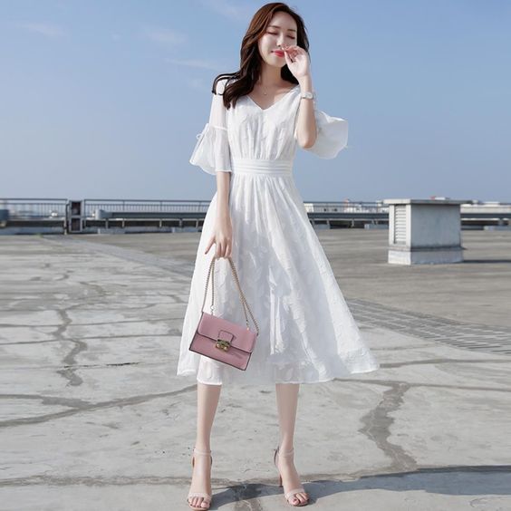 日美|“裙子＋凉鞋”舒适优雅，让夏日美得不一样，这些搭配思路不能少