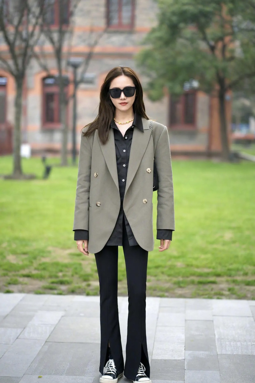 仙女|“裙装+平底鞋”今年这样穿,舒适时髦显腿细,还很显气质