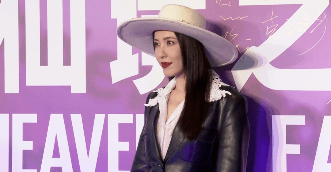 短发|中年女星红毯图鉴：52岁陶红性感敢穿，吴越短发温柔，陈数女王范