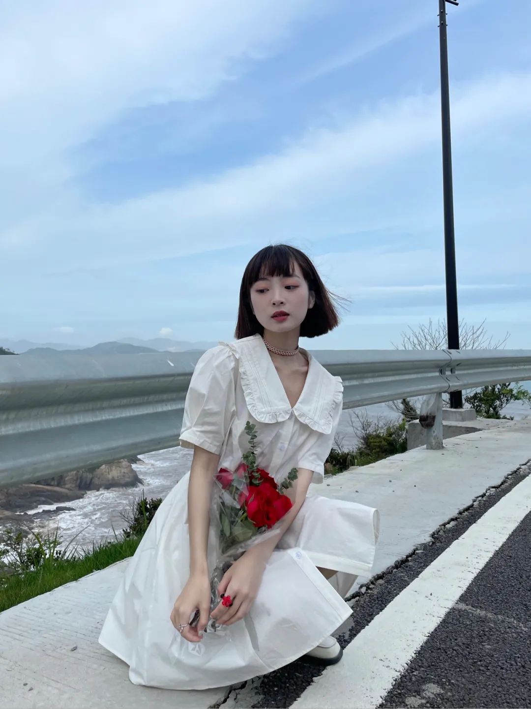 小个子|今夏忘了高跟鞋吧！小个子女生穿“连衣裙＋平底鞋”，上身好看到报警！
