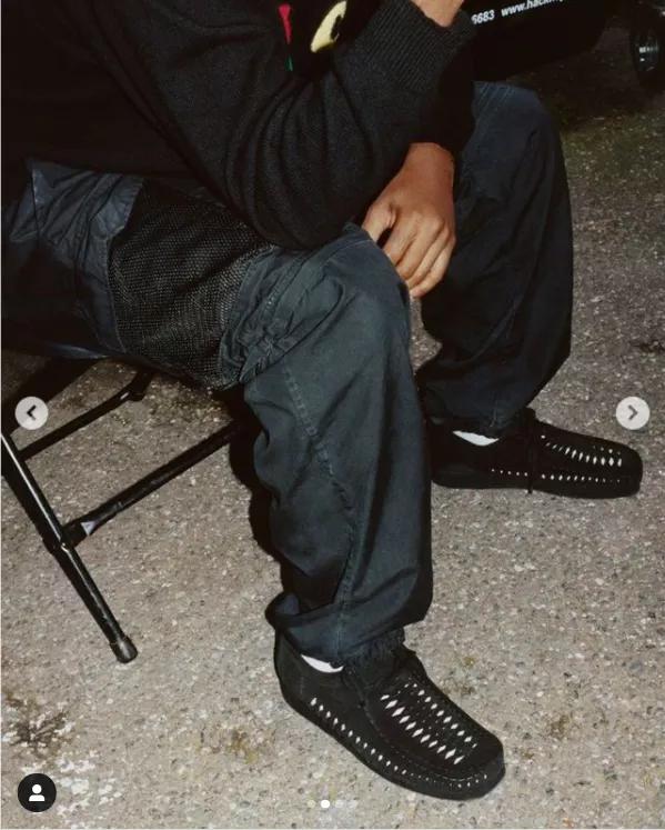 Runner|抄袭沃尔玛？YEEZY“洞洞鞋”红色十月释出！