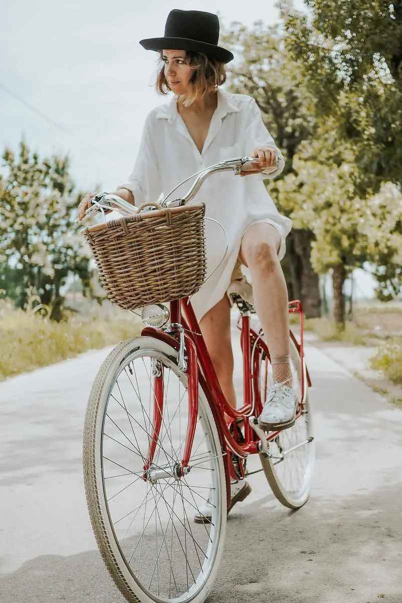 小白|“平底鞋+裙子”穿出女人最轻松,优雅的样子,巨时髦!