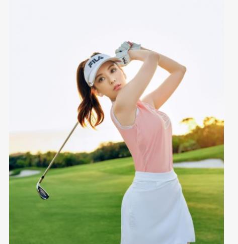 粉色|郭富城娇妻晒古装视频，五官精致发际线溜圆，身形纤瘦肤白肩膀薄