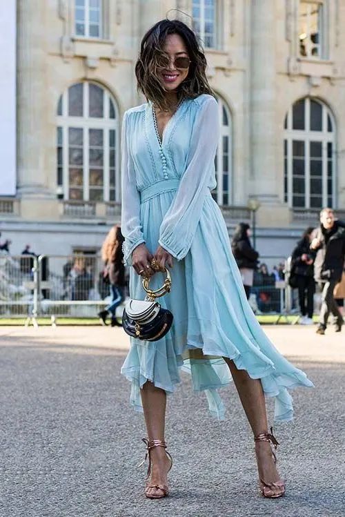 仙女|别总穿运动鞋啦！现在流行“连衣裙＋凉鞋”，好看显瘦又时髦！