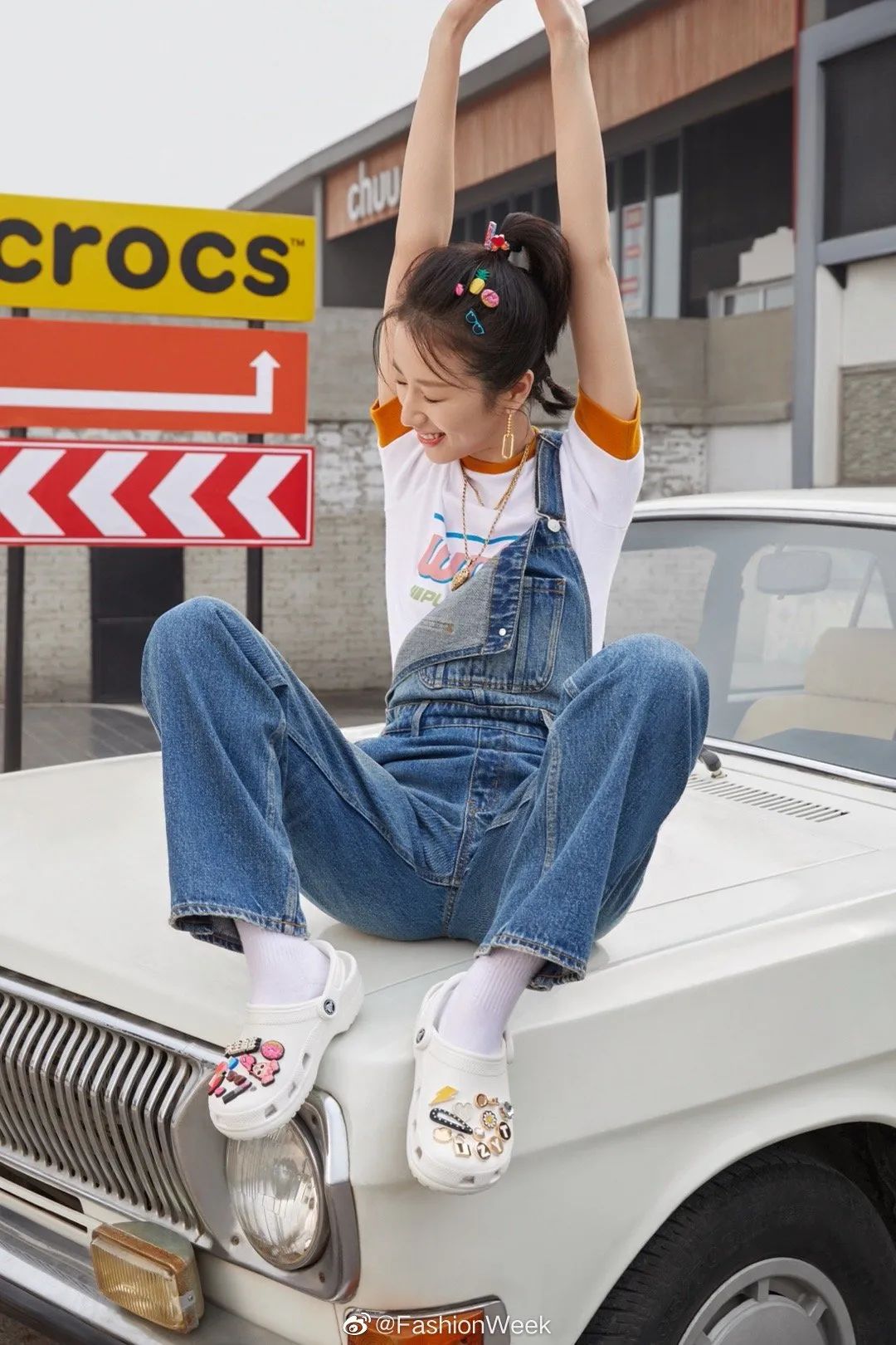 运动鞋|今夏不要总穿运动鞋了,2021流行这几款凉鞋,上脚显瘦显直又显腿长!