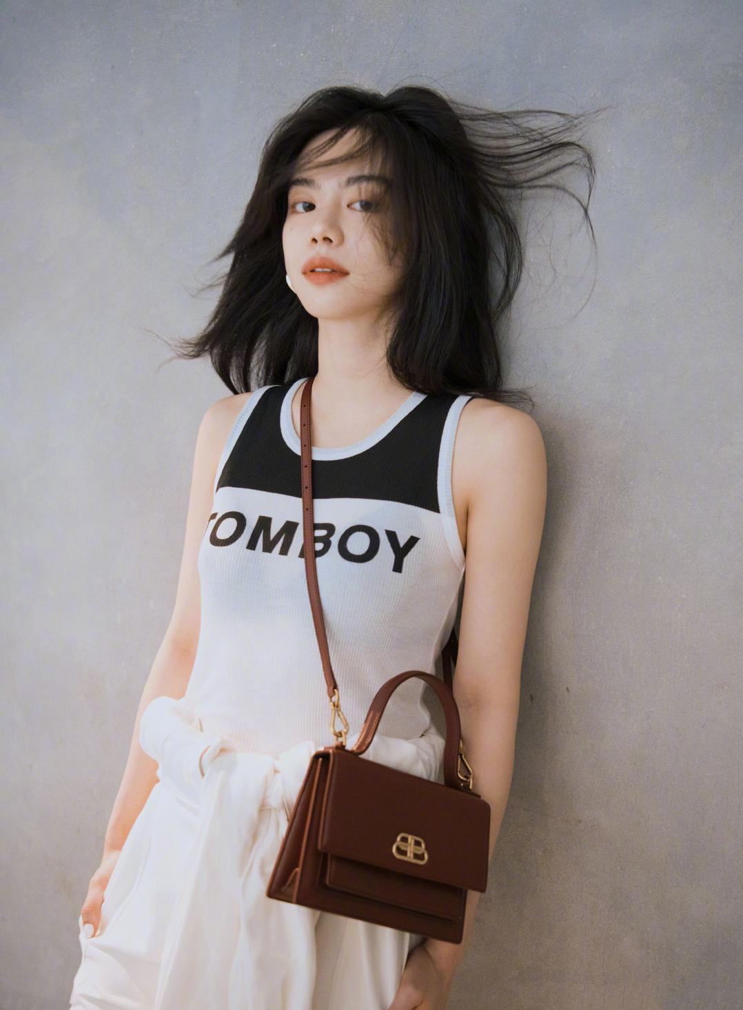 新人|陈坤旗下新人李蔓瑄,长相高级酷似“王菲”,时尚表现力让人惊艳