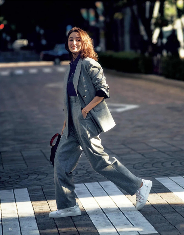 视觉|今年穿阔腿裤时，多配这几双“平底鞋”，时髦百搭，舒适还不累脚
