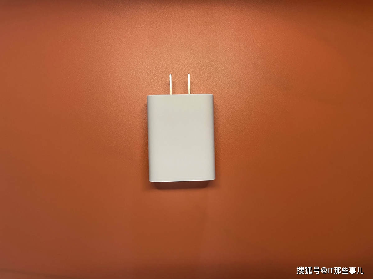 自拍|轻薄机身和1亿像素主摄 拍照和外观全面进化的vivo S10 Pro