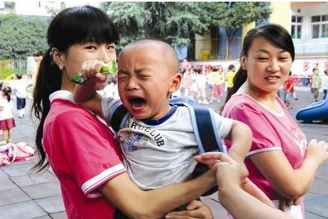 因为|我都哭吐了，妈妈还是把我塞进了幼儿园，送娃的妈妈心有多“狠”