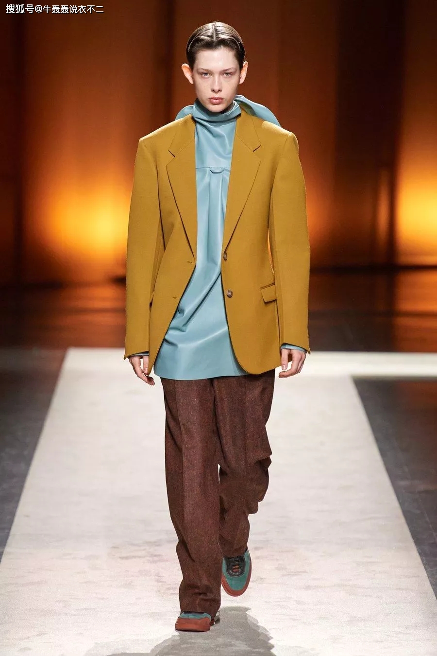 都靠|都靠这些颜色，拯救了我不想穿黑白灰的秋天