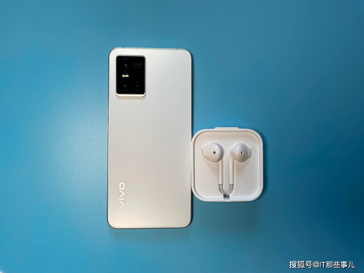 自拍|轻薄机身和1亿像素主摄 拍照和外观全面进化的vivo S10 Pro