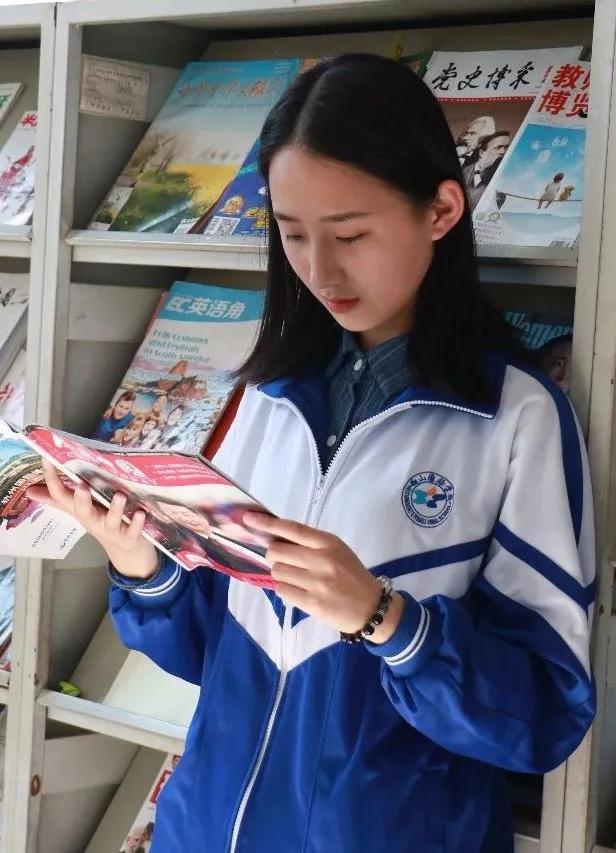 牢筑防线呵护花开西山学校举办女生心理健康知识讲座