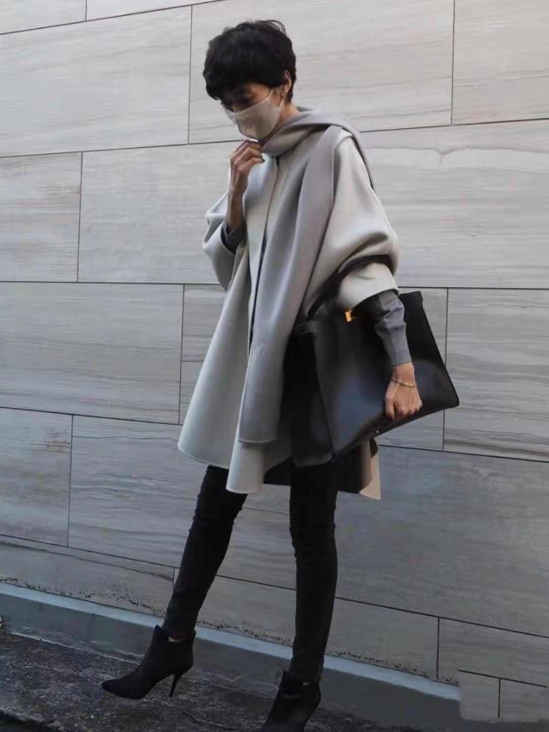 显得|女人过了40岁更要注重气质,学这位“大龄姐姐”的穿搭,高雅大气