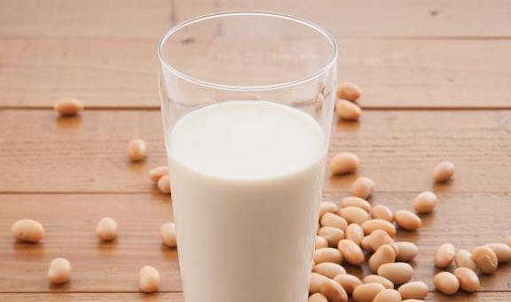 胃酸多吃什么牛奶 dee9d04e7b7348a9bc54a703577a807c.jpeg